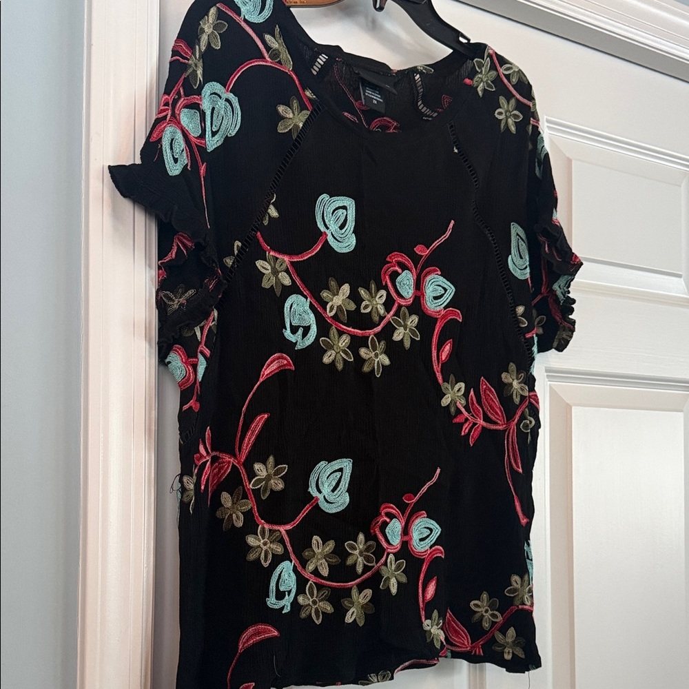 Chic Black Blouse with Floral Embroidery Size 2X